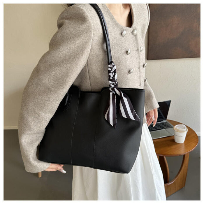 Stylish Leather Large Capacity Tote Bag - Image 2
