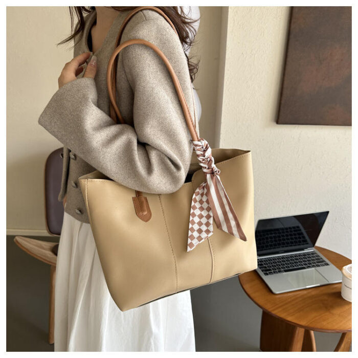 Stylish Leather Large Capacity Tote Bag - Image 3